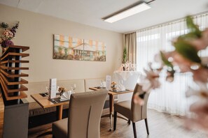 2 restaurants, dinner served - Kurhotel Panland (Bad Fuessing)