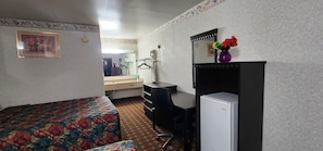 Premium bedding, desk, iron/ironing board, free WiFi - Turnpike Motel Richmond VA by Hotel O US 60 (Richmond)