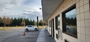 Exterior - OYO Turnpike Motel (Richmond)