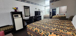 Roupas de cama premium, escrivaninha, ferros/tábuas de passar roupa