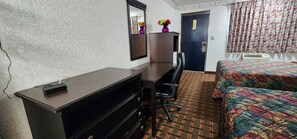 Premium bedding, desk, iron/ironing board, free WiFi - Turnpike Motel Richmond VA by Hotel O US 60 (Richmond)