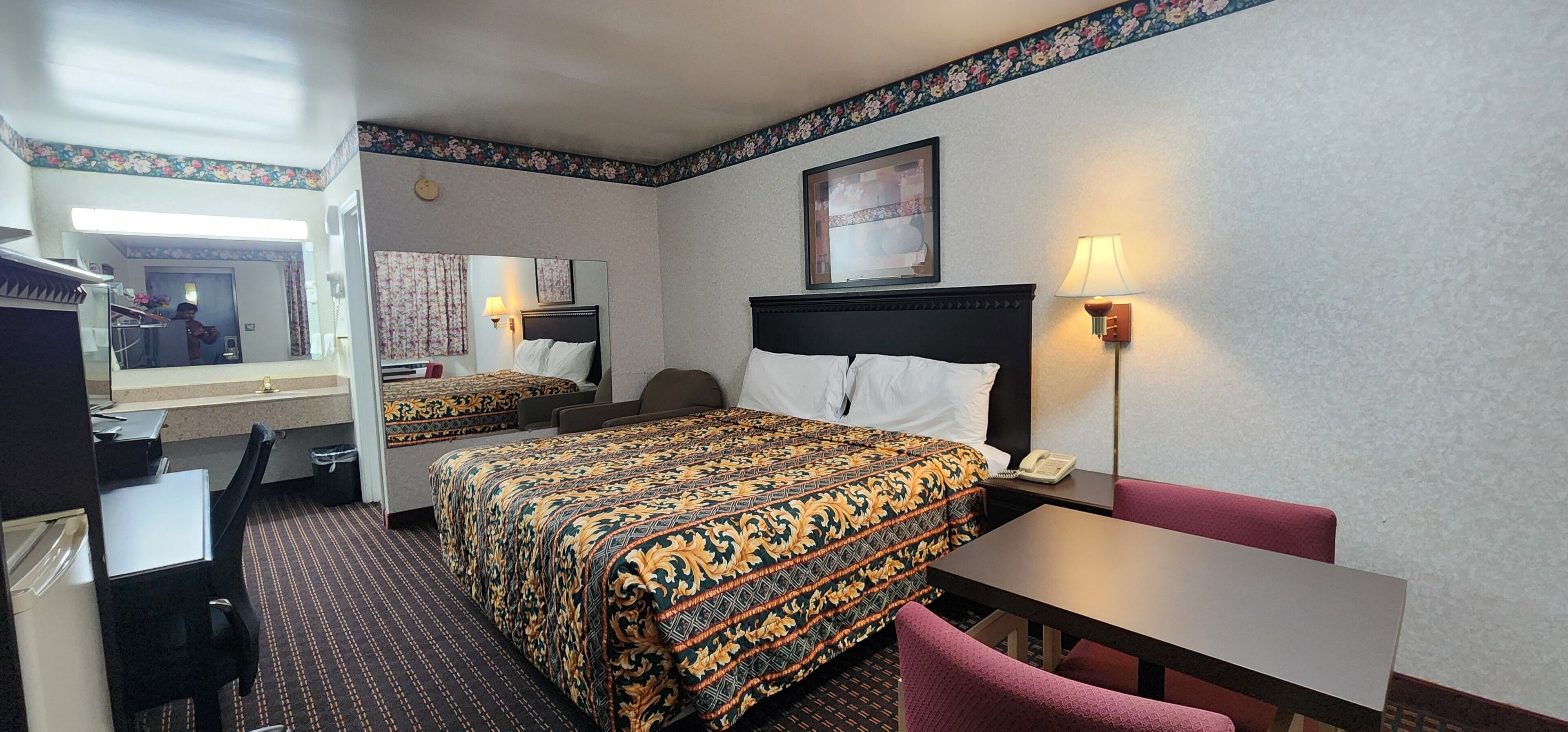 高档床上用品、办公桌、熨斗/熨衣板、免费 WiFi