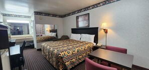 Premium-sengetøj, skrivebord, strygejern/strygebræt, gratis Wi-Fi