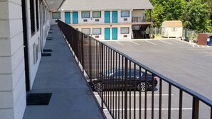 A motel with a covered walkway and a parking lot. - Turnpike Motel Richmond VA by Hotel O US 60 (Richmond)