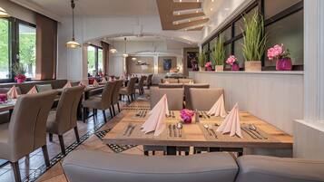 Breakfast and dinner served, local and international cuisine
