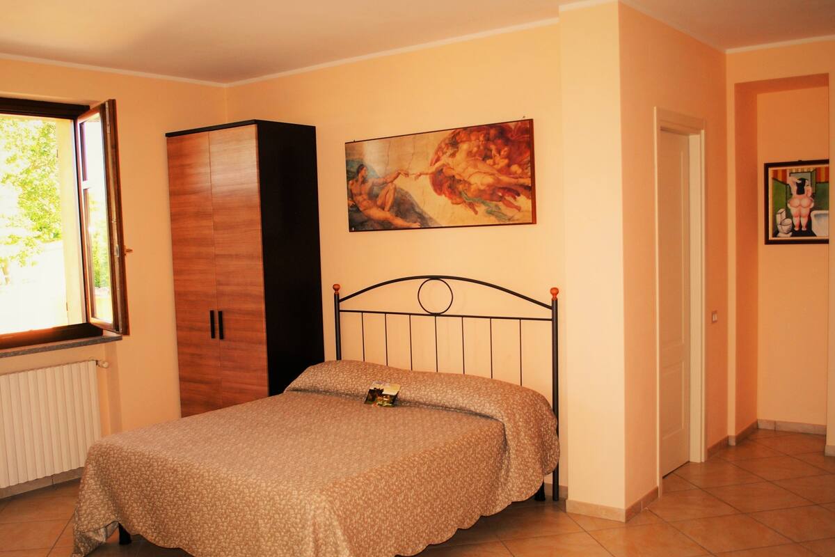 Desk, free cots/infant beds, rollaway beds, free WiFi