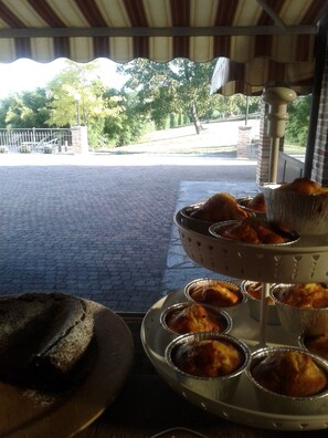 Daily buffet breakfast (EUR 6.00 per person)