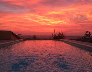 Outdoor pool, pool loungers