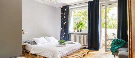 Premium bedding, iron/ironing board, free cribs/infant beds, free WiFi