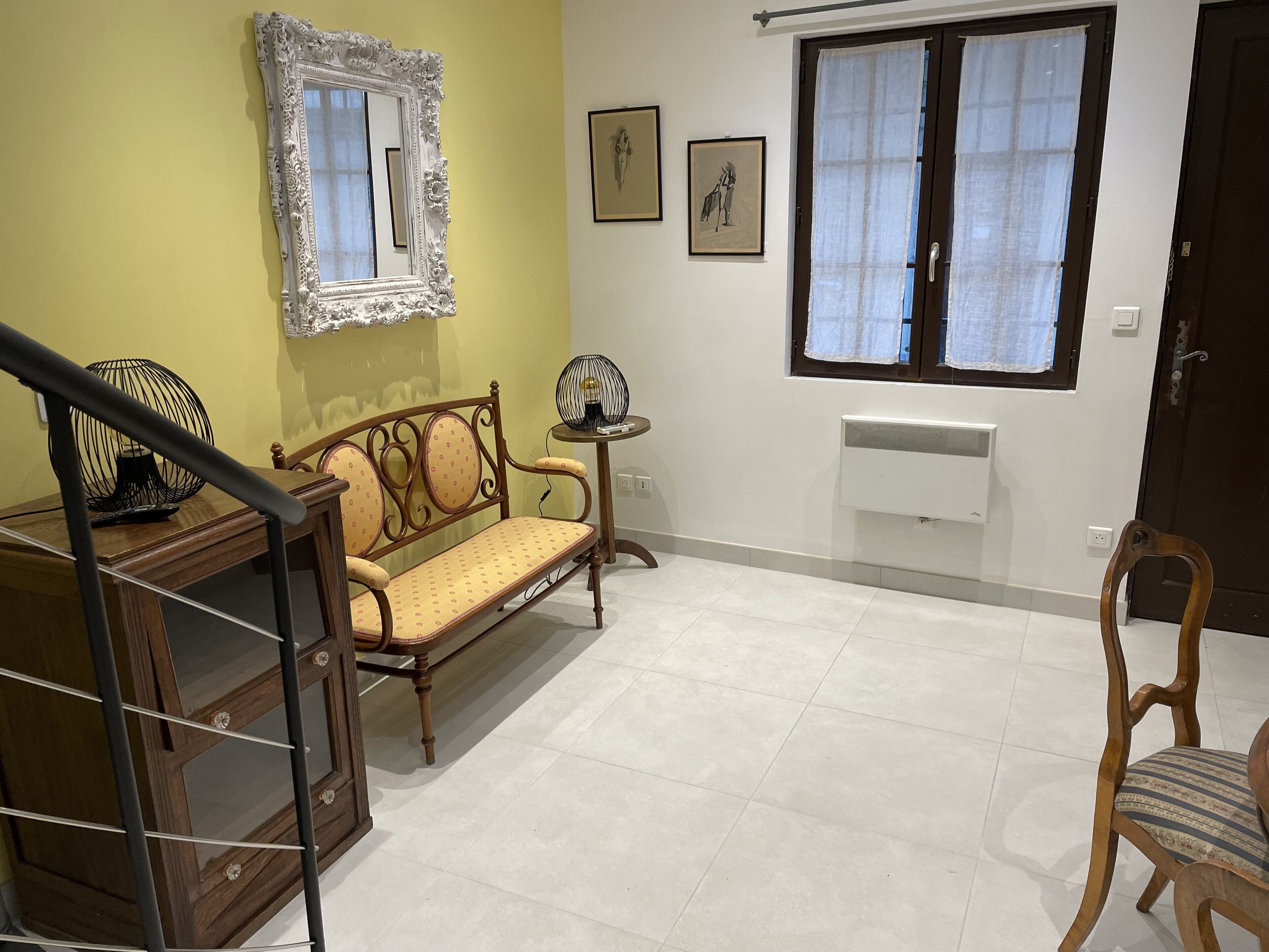 comfort apartment | living area | 17-cm flat-screen tv with cable channels, tv