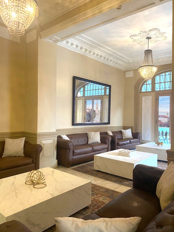 المنشأة من الداخل