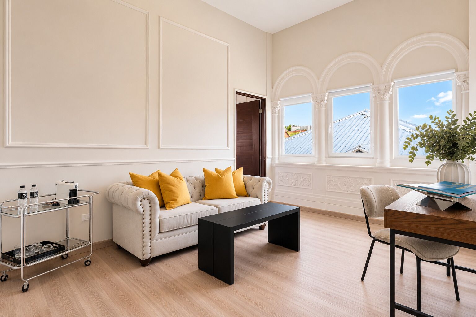  Suite Premium Room with Bath | Living area | Smart TV