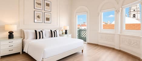 Suite Premium Room with Bath | Premium bedding, Tempur-Pedic beds, in-room safe, desk