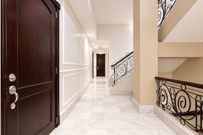 Hallway - Magnolia Inn (Panama City)