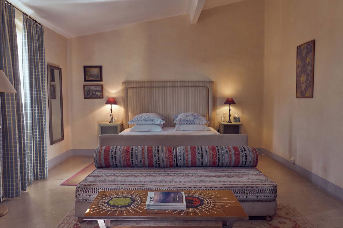 Desk, individually decorated, individually furnished, bed sheets