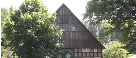 Vista frontal de la propiedad