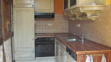 Apartemen | Dapur pribadi | Lemari es besar, microwave, oven, dan kompor