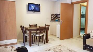 Apartemen, 1 kamar tidur, balkon, pemandangan sungai | Area keluarga | TV LCD