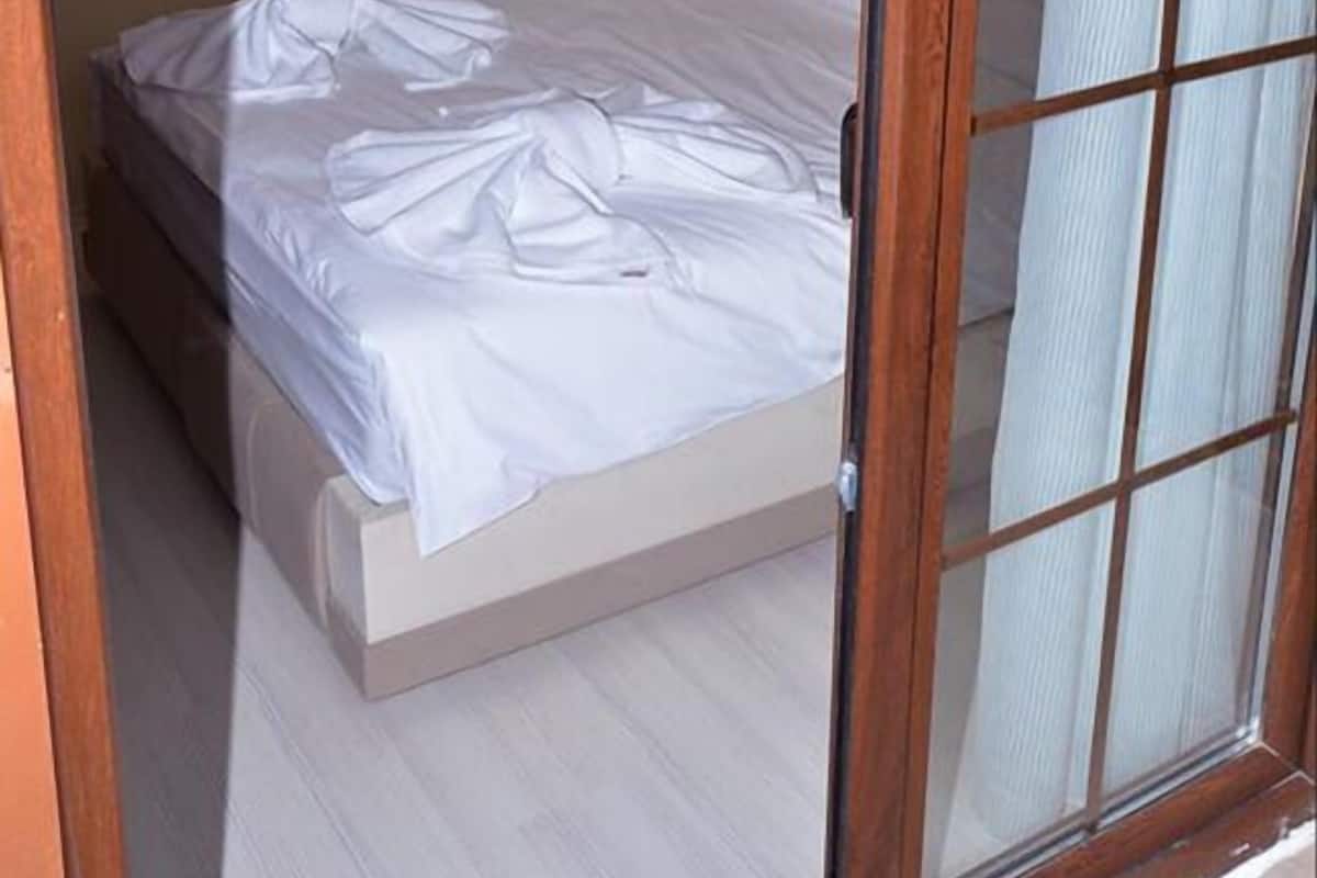 Chambre Standard double, balcon | SystĂšme dâinsonorisation, accĂšs au Wi-Fi (inclus), literie fournie