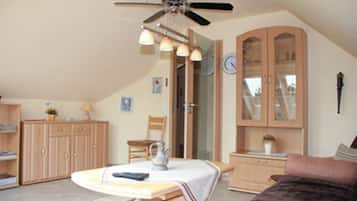 Apartment, 2 Schlafzimmer | Wohnbereich