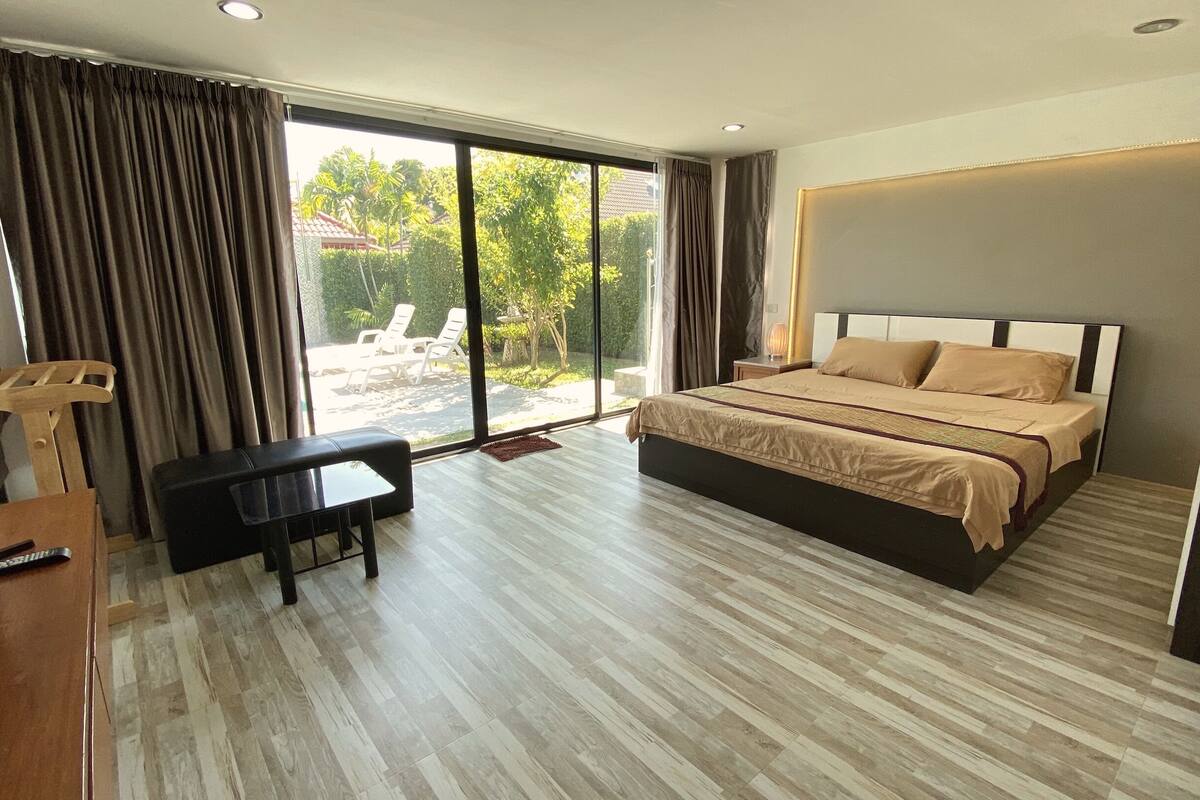 Business Villa | 4 bedrooms, minibar, desk, blackout curtains