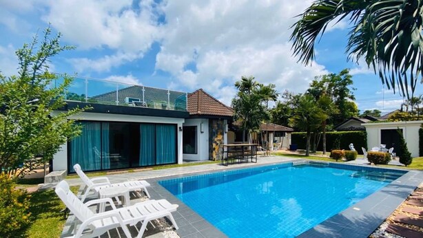 Outdoor pool - Cozy Garden Cottage Pool Villa (Pattaya)