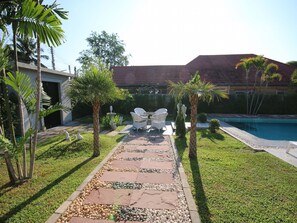 Property entrance - Cozy Garden Cottage Pool Villa (Pattaya)