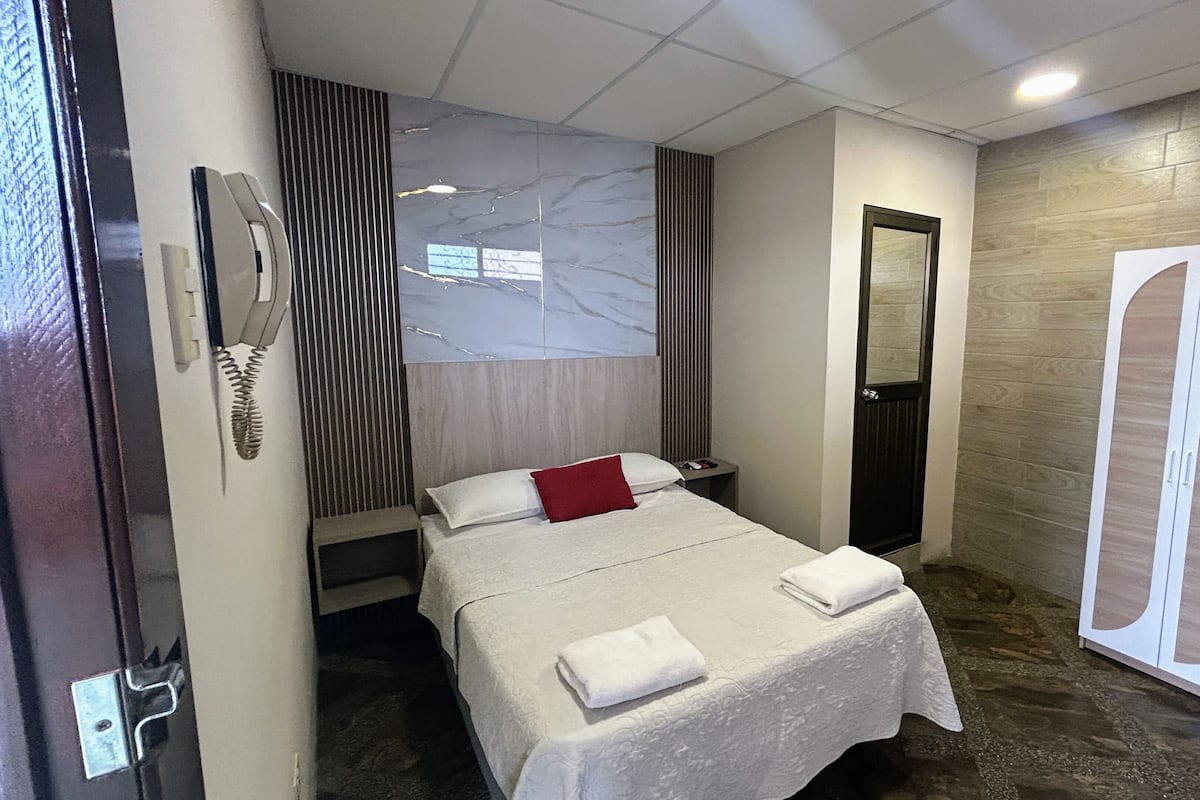 Comfort Double Room | 1 bedroom, blackout curtains, free WiFi, bed sheets