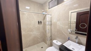 Apartment, 2 Bedrooms | Bathroom | Shower, free toiletries, hair dryer, towels - NCG Suite 1 (Guayaquil)