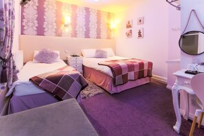 Deluxe Triple Room, Multiple Beds | Desk, iron/ironing board, free cots/infant beds, rollaway beds - Hotel Mj Kingsway, Cleethorpes Seafront (Cleethorpes)