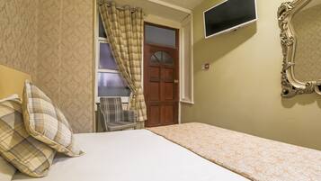 Standard Quadruple Room, Multiple Beds | Desk, iron/ironing board, free cribs/infant beds, rollaway beds