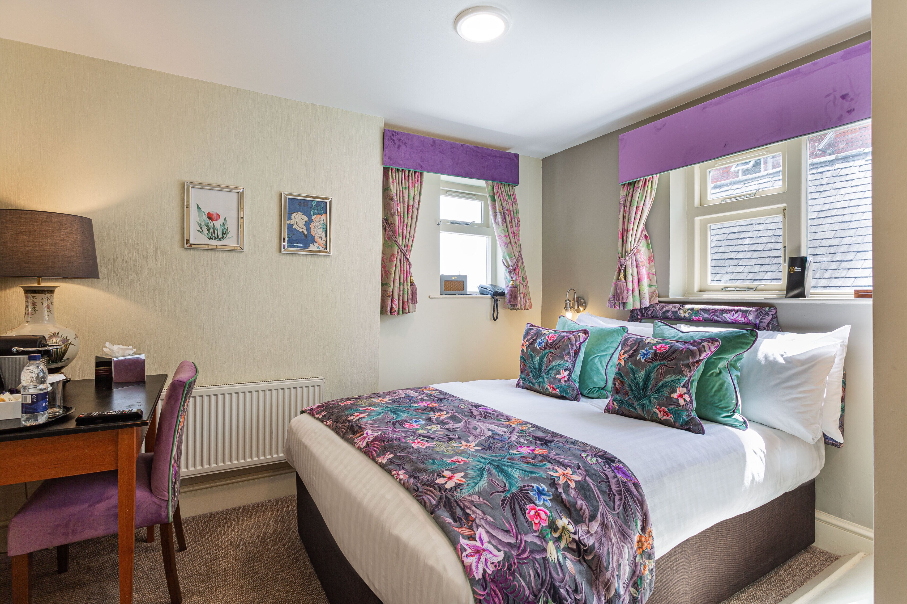 Classic Single Room | Luxe beddengoed, een bureau, verduisterende gordijnen