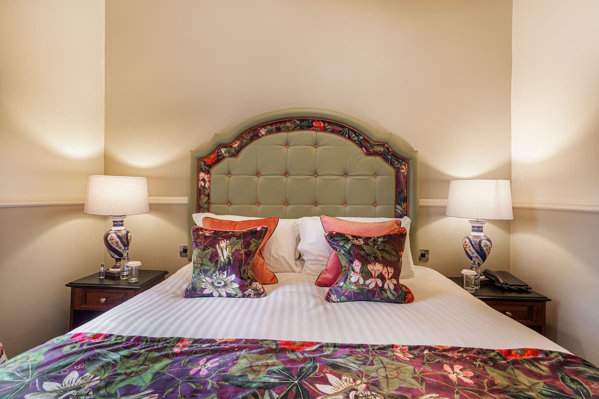 superior double room | 1 bedroom, premium bedding, desk, blackout curtains