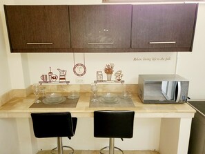 Apartment, 1 Bedroom | Dining room