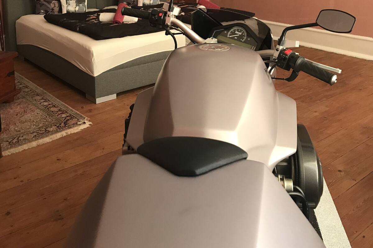 Suite (Motorradsuite G4) | 1 bedroom, minibar, in-room safe