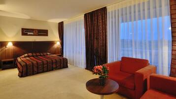 Junior Suite | Minibar, brankas, setrika/meja setrika, dan Wi-Fi gratis