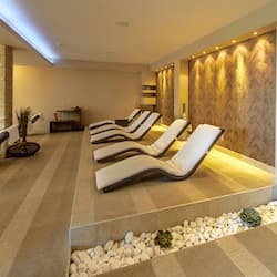 Sauna, tina de hidromasaje, aguas termales y baño turco o hammam
