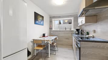 Fridge, oven, dishwasher, toaster