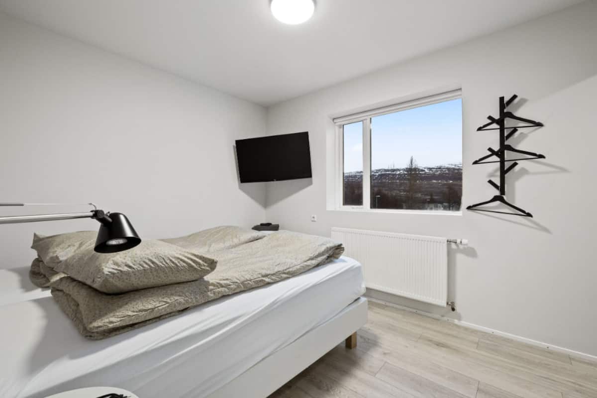 Comfort Double Room, Private Bathroom | Blackout drapes, cribs (free), WiFi (free), bed sheets