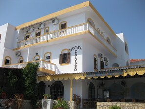 Façana frontal de l'allotjament