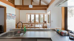 独立别墅 | 私人简易厨房 | 茶具/咖啡用具、冰箱、微波炉、烤箱