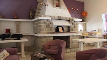 เอ็กเซกคิวทีฟเลาจน์