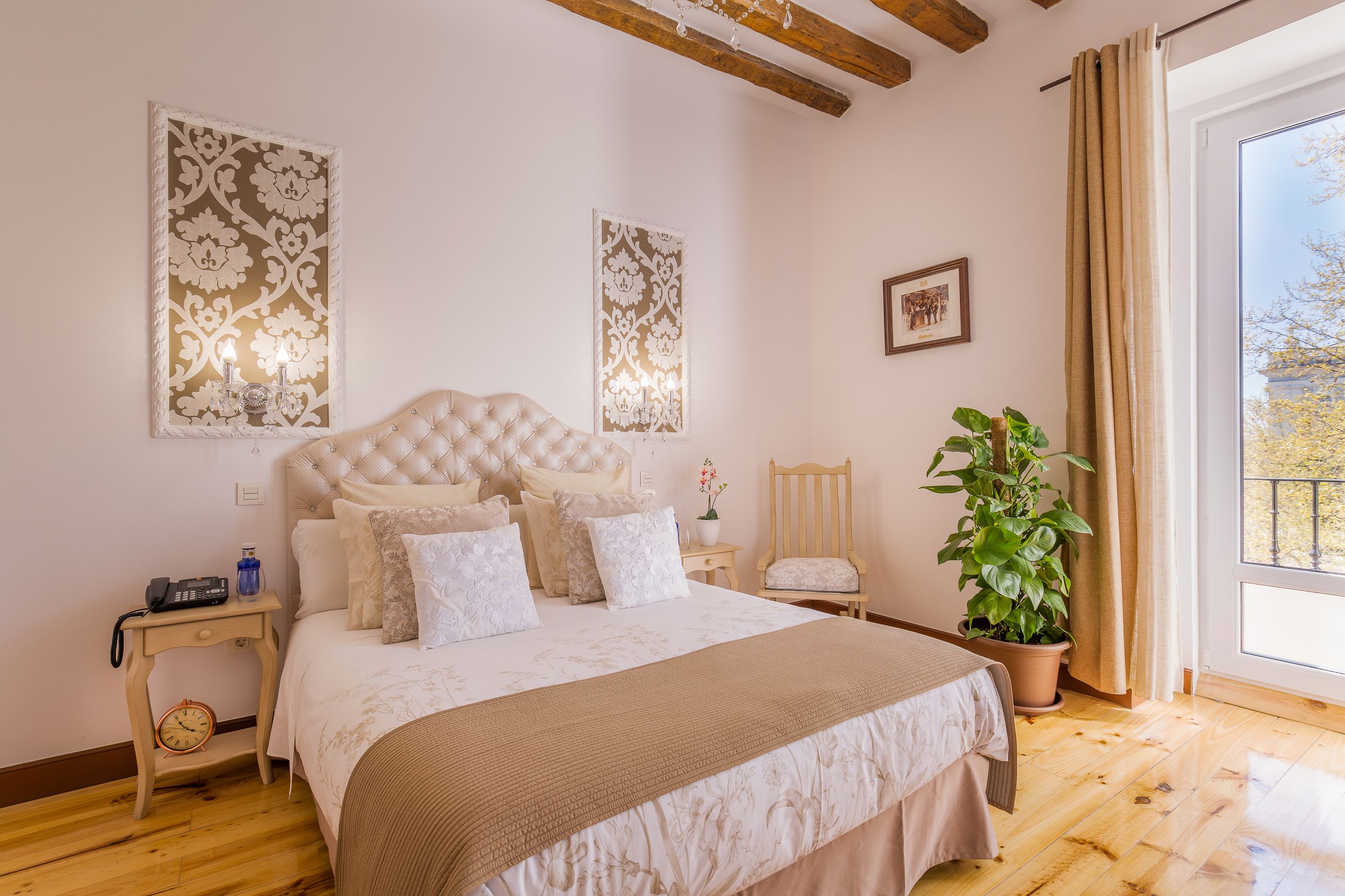 premium bedding, in-room safe, individually decorated