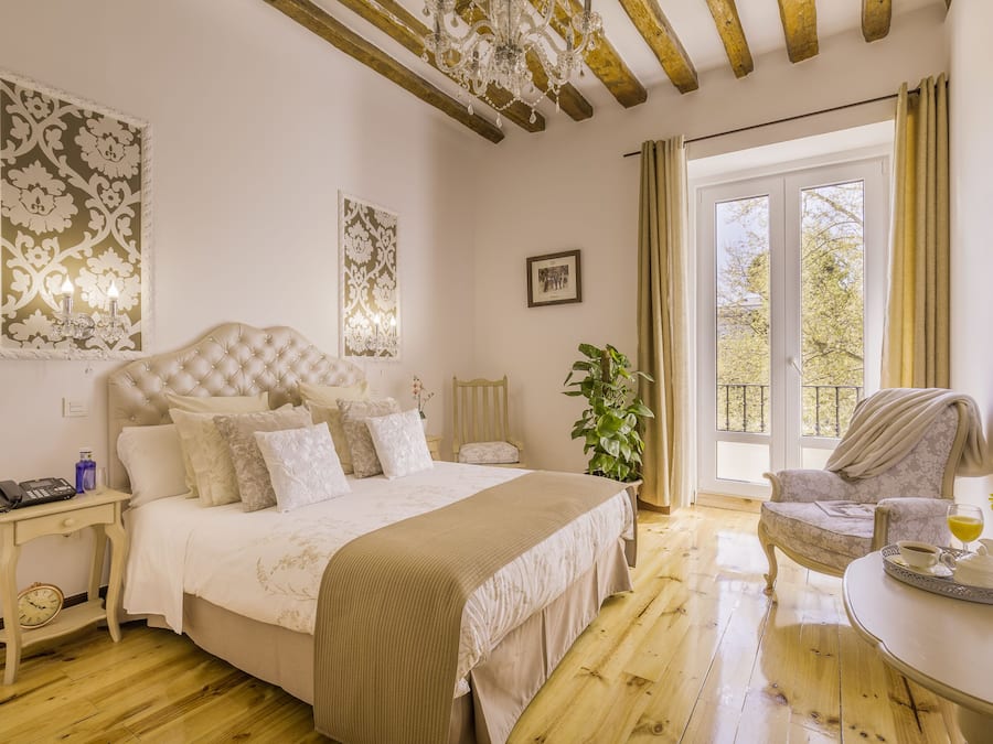 Luxe beddengoed, een kluis op de kamer, individueel gedecoreerd