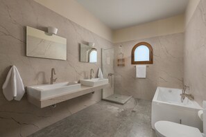 Villa, 5 Bedrooms | Bathroom | Combined shower/tub, free toiletries, hair dryer, towels