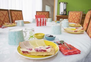 Free daily continental breakfast