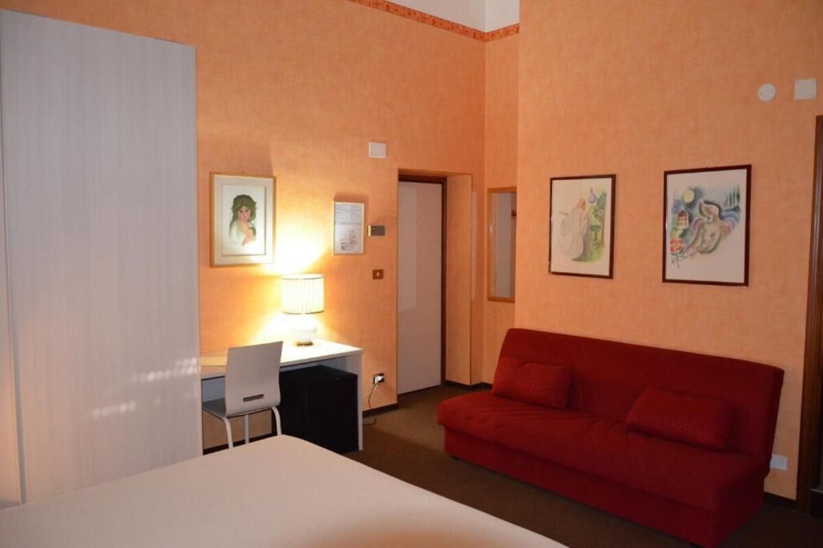 Minibar, desk, free WiFi
