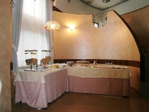 Free daily buffet breakfast - Hotel Corona (Termoli)
