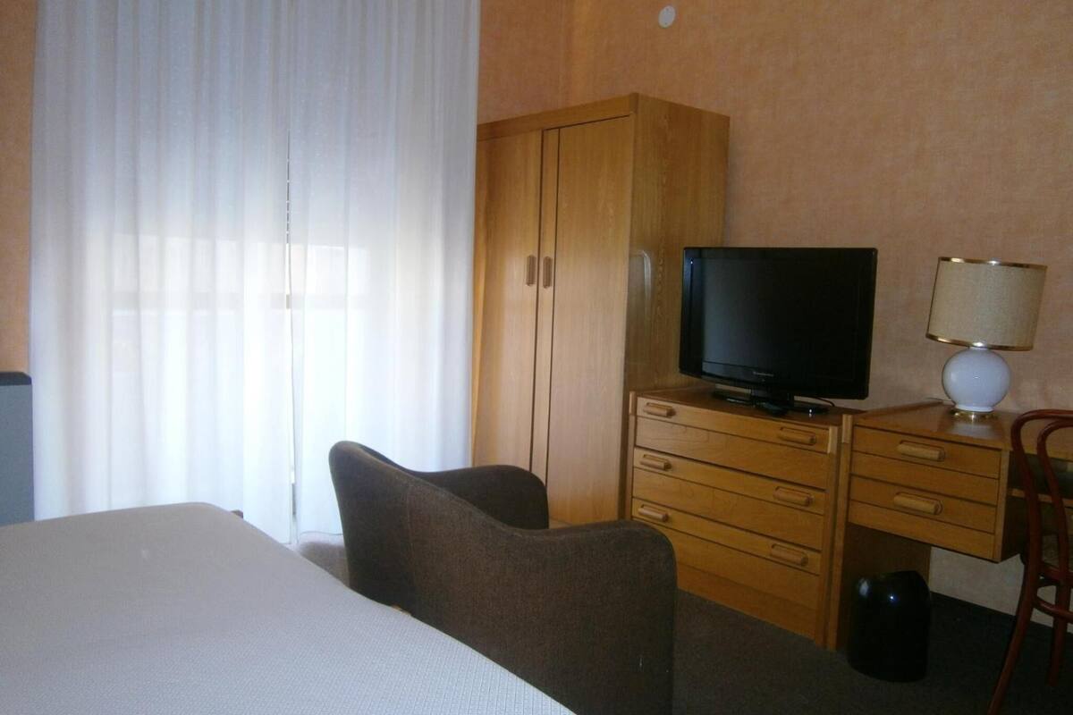 minibar, desk, free wifi