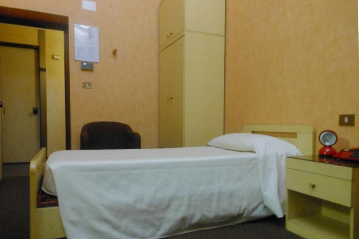 Basic Single Room | Minibar, desk, free WiFi